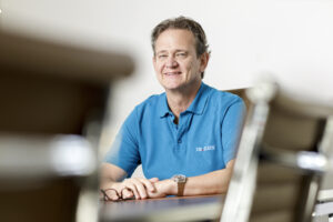 Business Portraits Hamburg - At Work am Schreibtisch